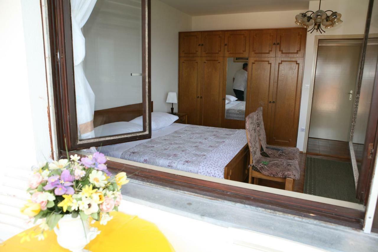 Rooms And Apartments Kurtovic Donji Seget Esterno foto