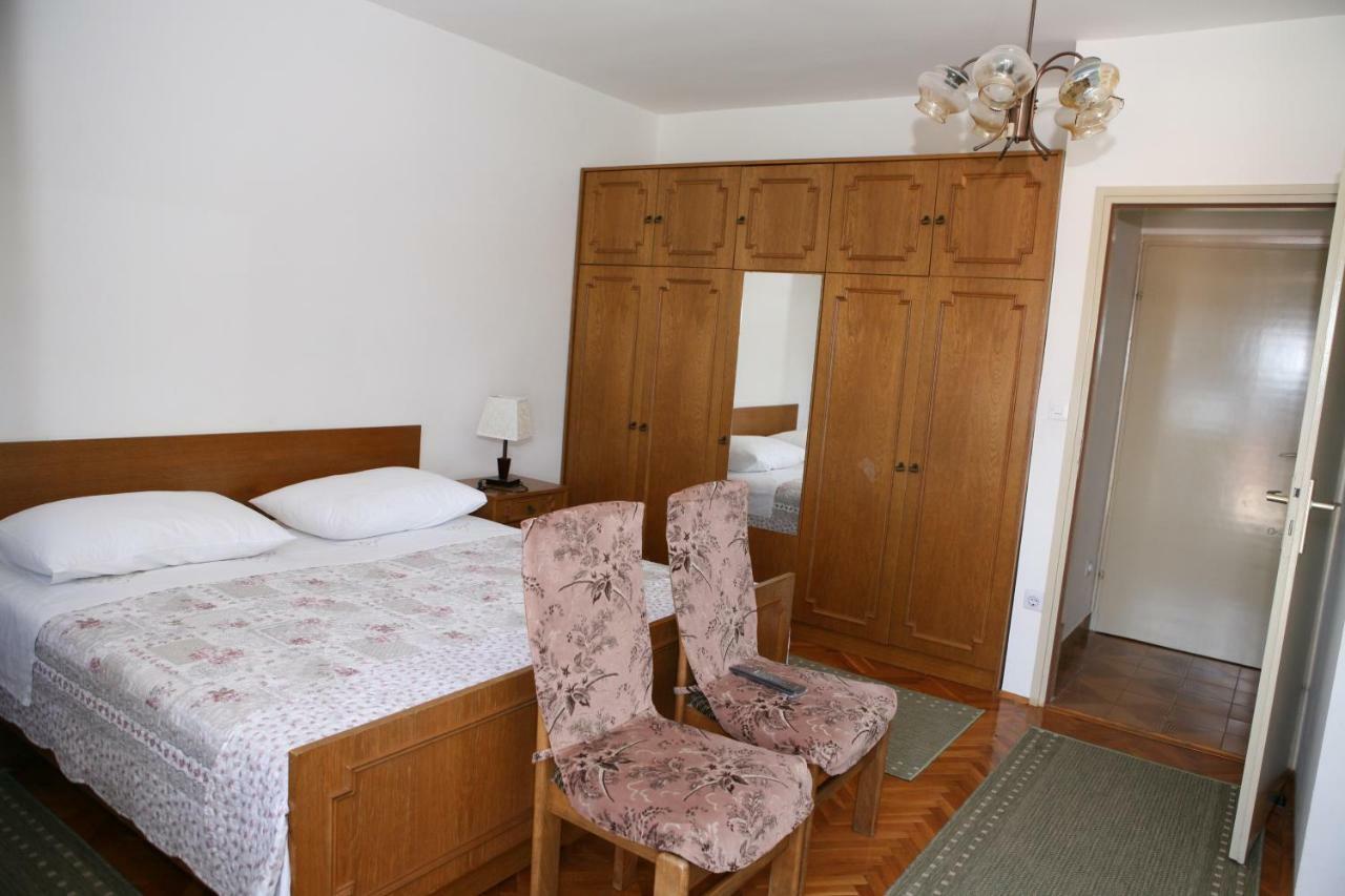 Rooms And Apartments Kurtovic Donji Seget Esterno foto