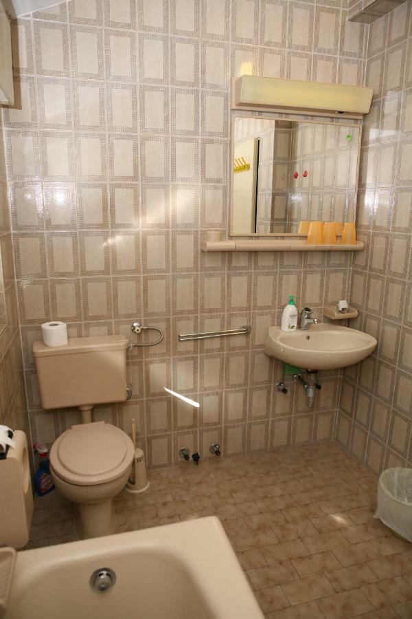 Rooms And Apartments Kurtovic Donji Seget Esterno foto